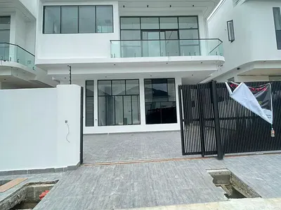 Exquisite 4 Bedroom Fully Detached Duplex with BQ & Premium Finishes