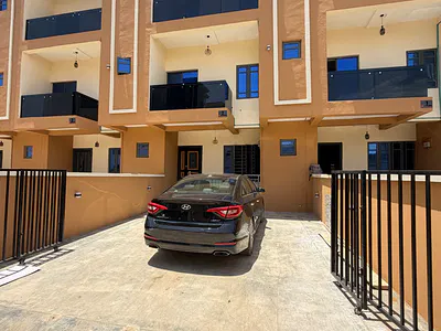 4 Bedrooms Terraced Duplex