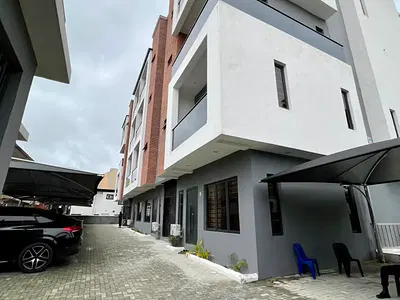 ️stylishly Finished 3 Bed Maisonette House with Swimming Pool and BQ