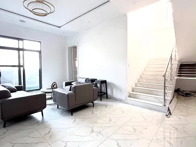 Luxuriously Unfurnished 3 Bedroom Maisonette