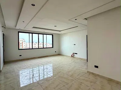 Very Spacious 3 Bedroom Apartment with Elevator