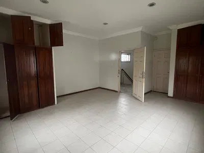 Luxury 6 Room Office Space with 4 BQ