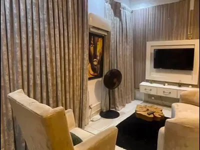 Fully Furnished Miniflat with an Open Plan Kitchen