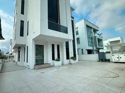 An Amazing 5 Bedroom Fully Detached Duplex with BQ - Pool - Elev