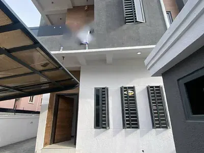 Spacious Luxury Room Upstairs with Shared Kitchen