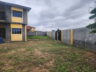 4 Units Flat of 3-Beds and Uncompleted Twin Building