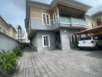 Beautiful 5 Bedroom Detached with BQ