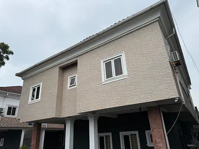 Luxury 2 Bedroom Flat (Upstairs