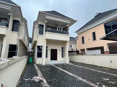 Luxury 5 Bedroom Duplex Apartment with 2 BQ