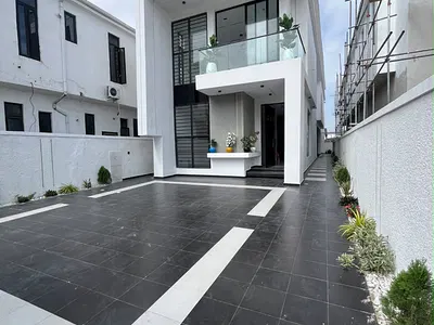 5 Bedroom Fully Detached Duplex