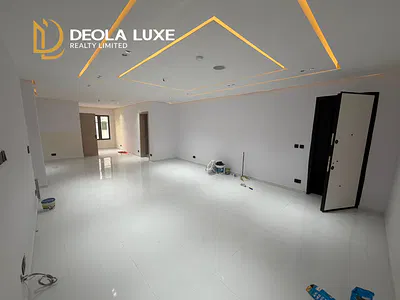 Contemporary 4-Bedroom Luxury Apartment with Elevator, Swimming Pool — Ikoyi, Lagos