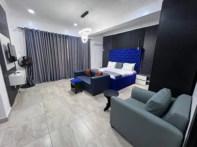 5 Bedroom Apartment