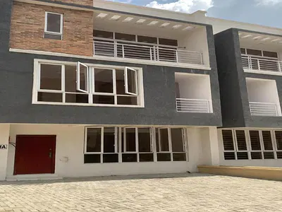 Well Maintained and Spacious 5 Bedroom Semi-Detached Duplex