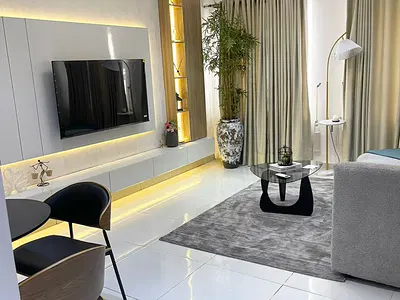 Luxury Beautifully Furnished 2 Bedroom Apartment All Rooms En Suite.