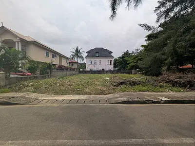 800SQM Land in a Luxurious and Secured Estate