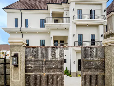 Luxury 6 Bedroom Detached Duplex