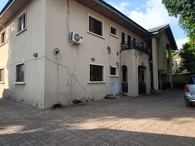 Luxury 3 Bedroom Spacious and Serviced Apartment