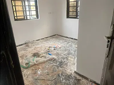 Mini Flat Available