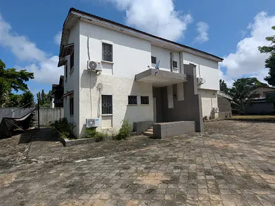Spacious 5 Bedroom Fully Detached Duplex