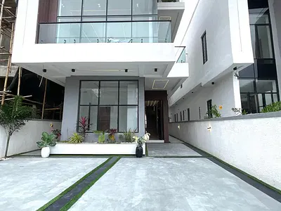 5 Bedroom Fully Detached Duplex with BQ and Pool