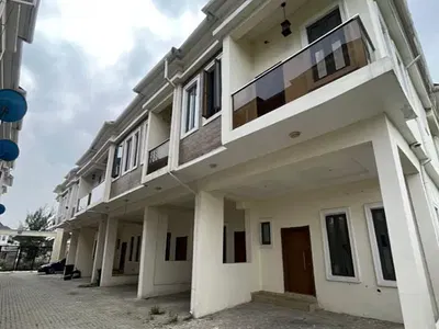 4-Bed Cool Fancy Duplex