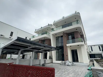 Spacious 5 Bedroom Detached Duplex with Pool Cinema & Gym
