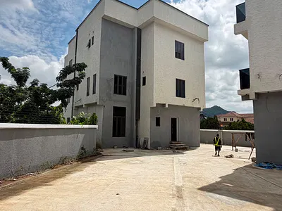 6 Bedroom Detached Duplex
