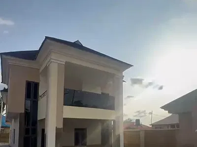 Very Spacious 4 Bedroom Fully Detached Duplex
