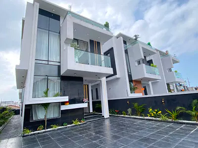 An Upscale 5 Bedroom Fully Detached Duplex with Bq-Swimming Pool