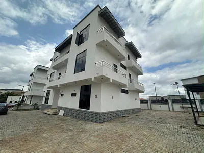 Brand New 6 Bedroom Fully Detached Duplex
