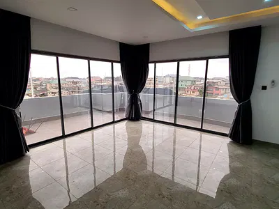 A Luxury & Spacious 3-Bedroom Penthouse with Elevator