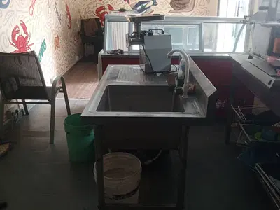 Beautiful Well Situated Shop