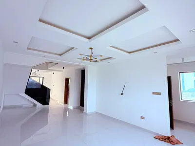 4 Bedrooms Semi Detached House