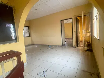 Lovely 2 Bedroom Flat Upstairs