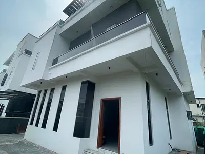 Top-Class Massively Built and Fitted 6 Bedroom Fully Detached House