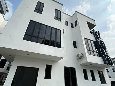 Exquisitely Built 5 Bedroom Fully Detached Duplex
