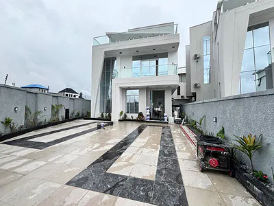 Luxury 5 Bedroom Fully Detached Duplex with 2BQ on 3 Floors
