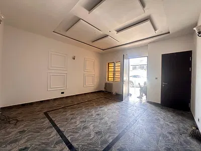 Spacious 2 Bedroom Apartment Serviced