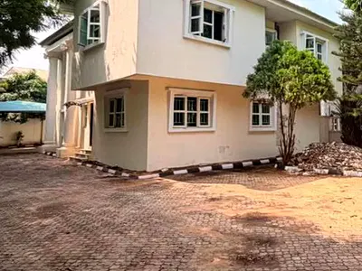 _distress Sale 5-Bedroom Fully Detached Duplex