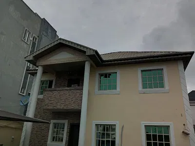 A Self Serviced Spacious and Well Maintained Massive 1 Bedroom Flat