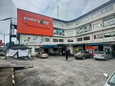Open Floor Complex on 3 Levels