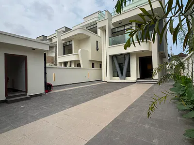 5 Bedroom Detached House