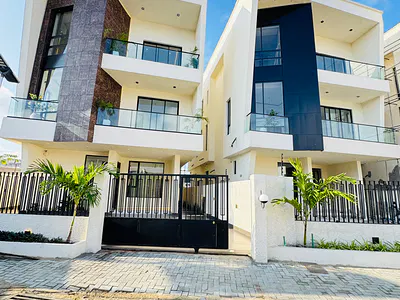 Luxurious 5-Bedroom Home +bq+pool+ Gym
