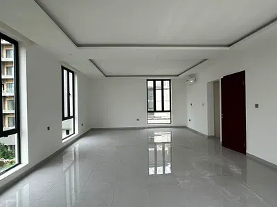 Extraordinary Contemporary Designed 6 Bedroom Detached House