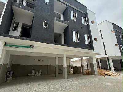 Fully Serviced 2 Bedroom Apartment with Solar