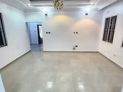 *semi Direct Property* Newly Renovated 2 Bedroom En-Suite Service Apa