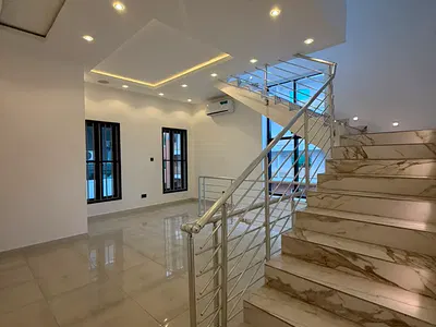 Luxurious 5bedrooms House with BQ