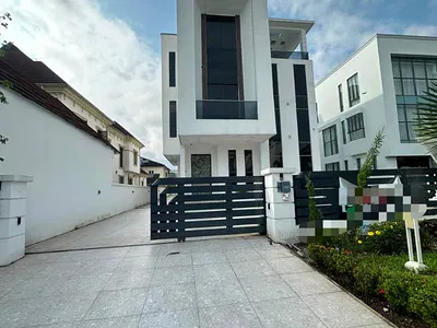An Amazing 5 Bedroom Fully Detached Duplex with BQ