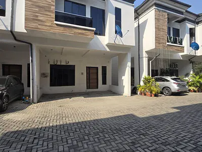 4 Bedrooms Terrace Duplex