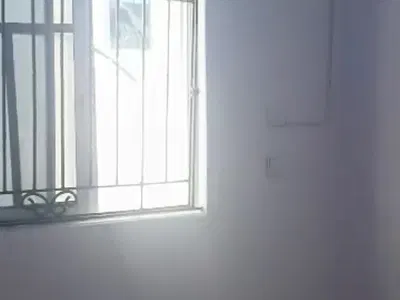 Clean 2 Bedroom Apartment Available